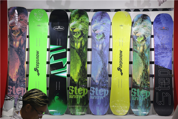 单板滑雪板可通过身高体重选购小技巧-河南曼琳体育用品有限公司